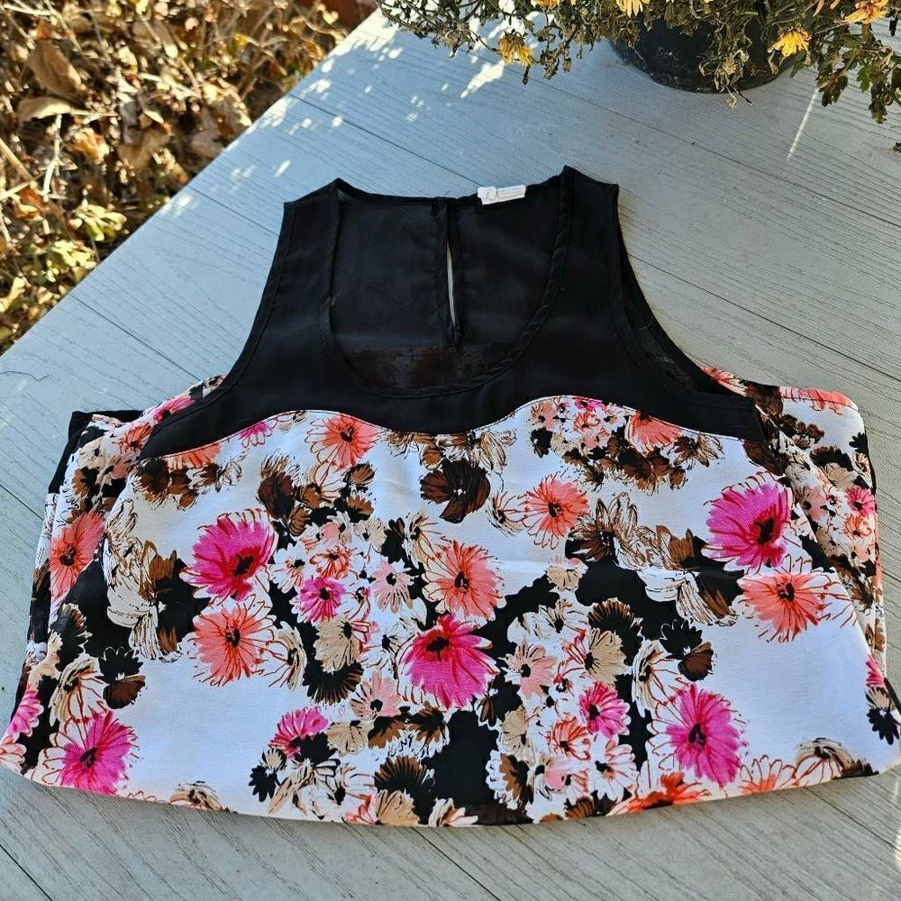Japna women's floral sleeveless blouse Gently Preloved sheer liner button close